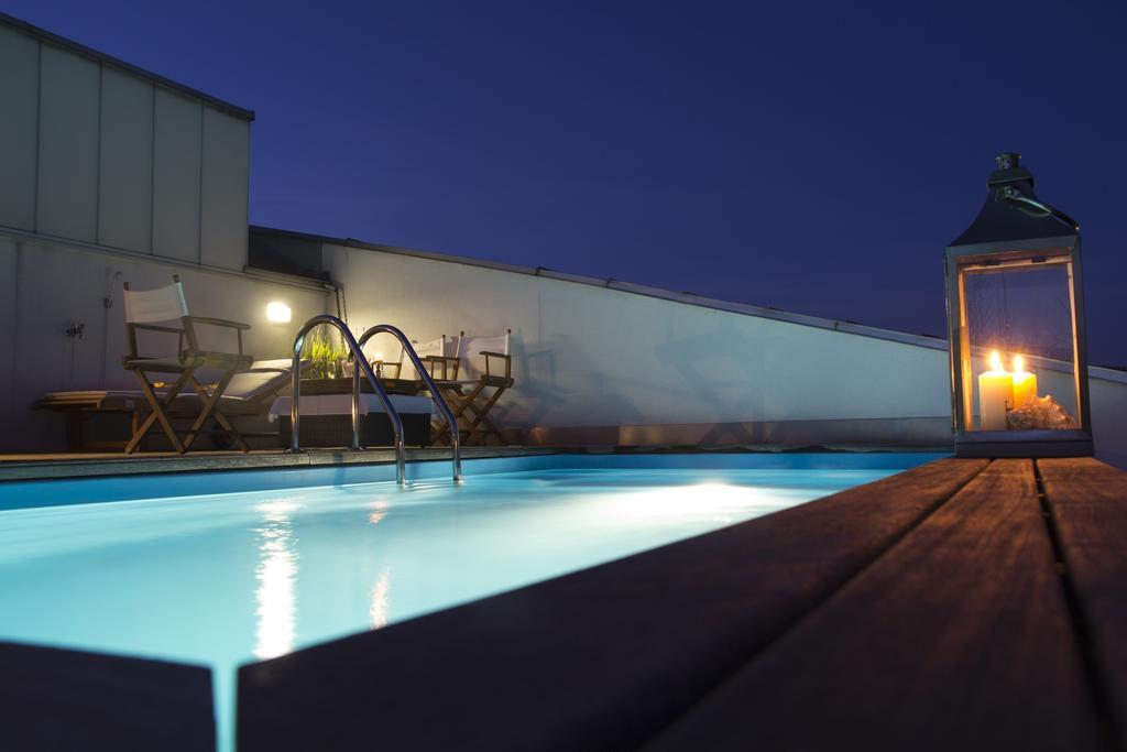 Pavi Apts Ljubljana - Private Rooftop Swimming Pool Room photo